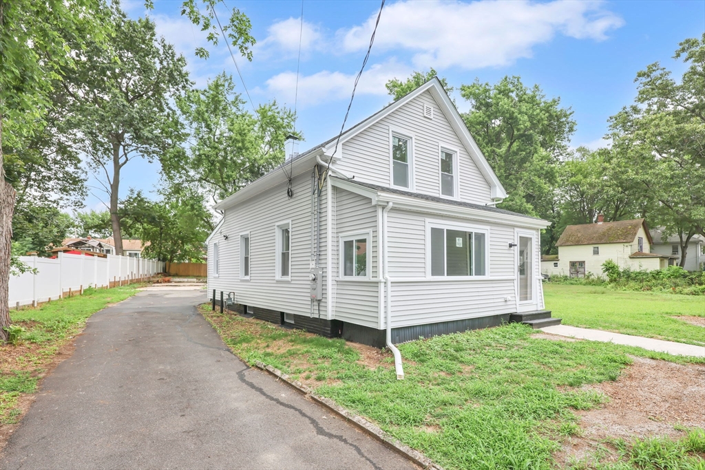 72 College St