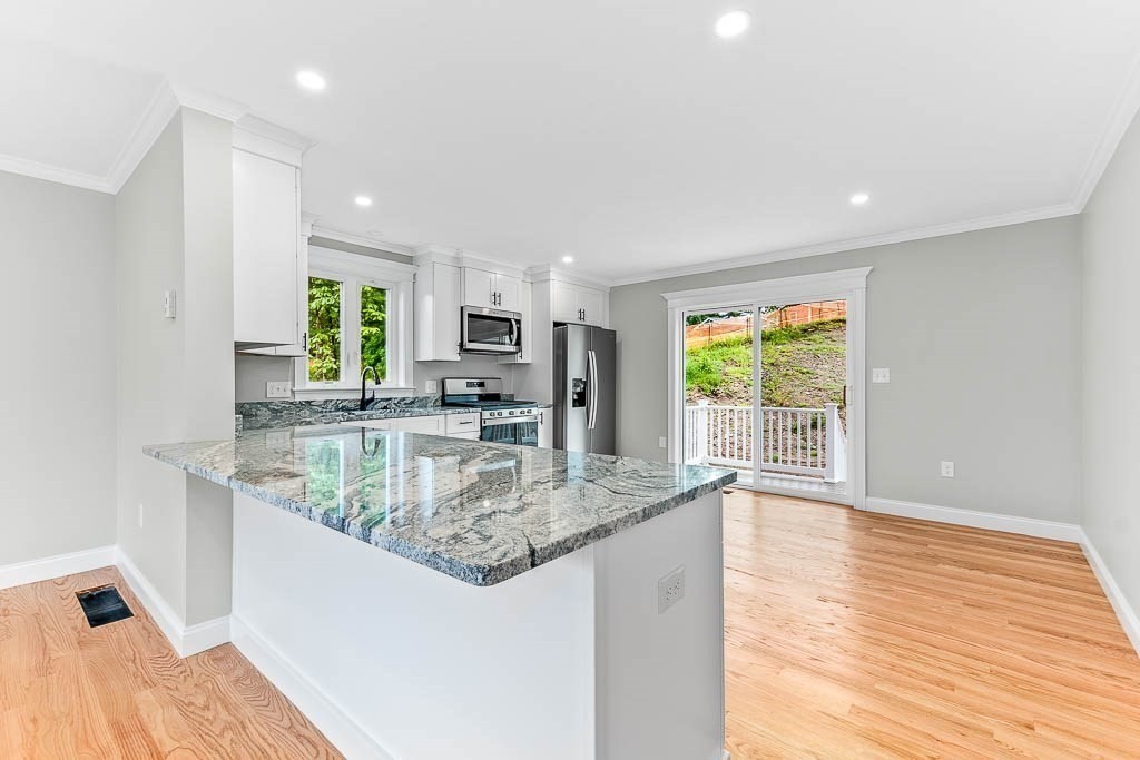 106 Pond St 31