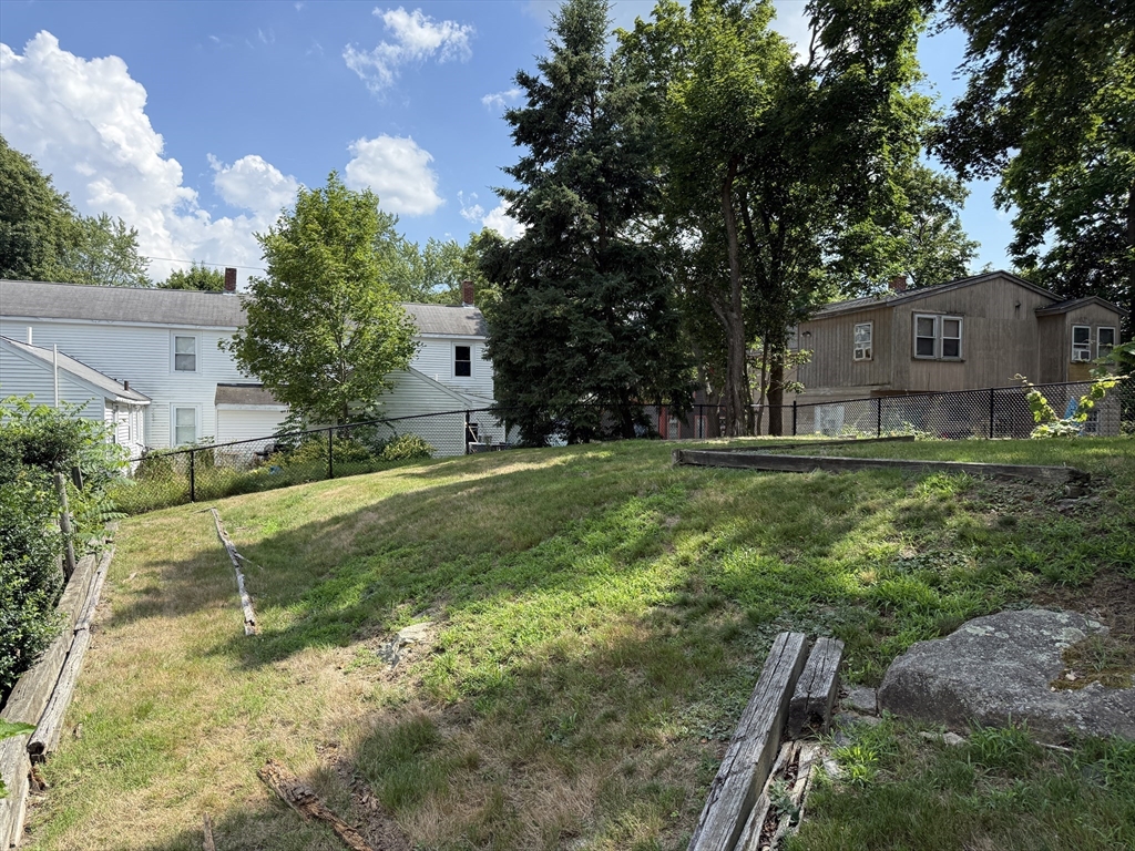 16 Lindbergh Ave