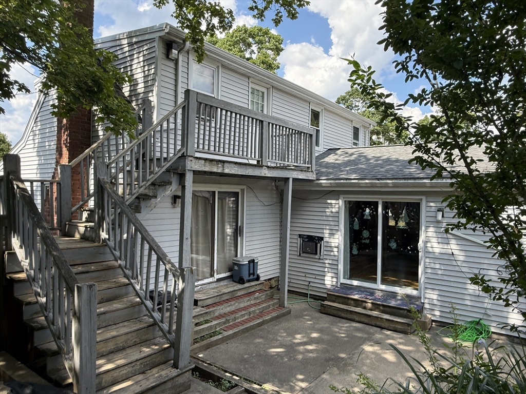 16 Lindbergh Ave