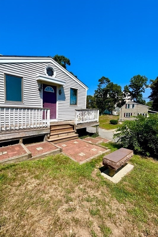 16 Lindbergh Ave
