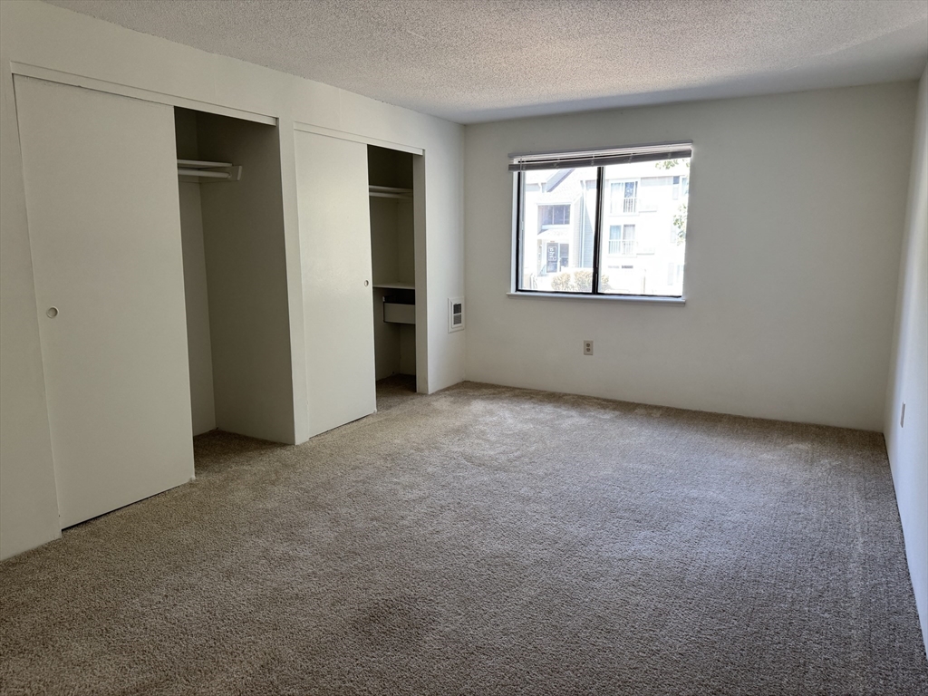6 Village Rock Lane 17