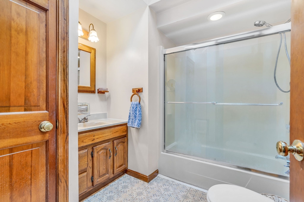 Bellingham, Massachusetts 02019, United States, 3 Bedrooms Bedrooms, ,2 BathroomsBathrooms,Residential,Active,196145