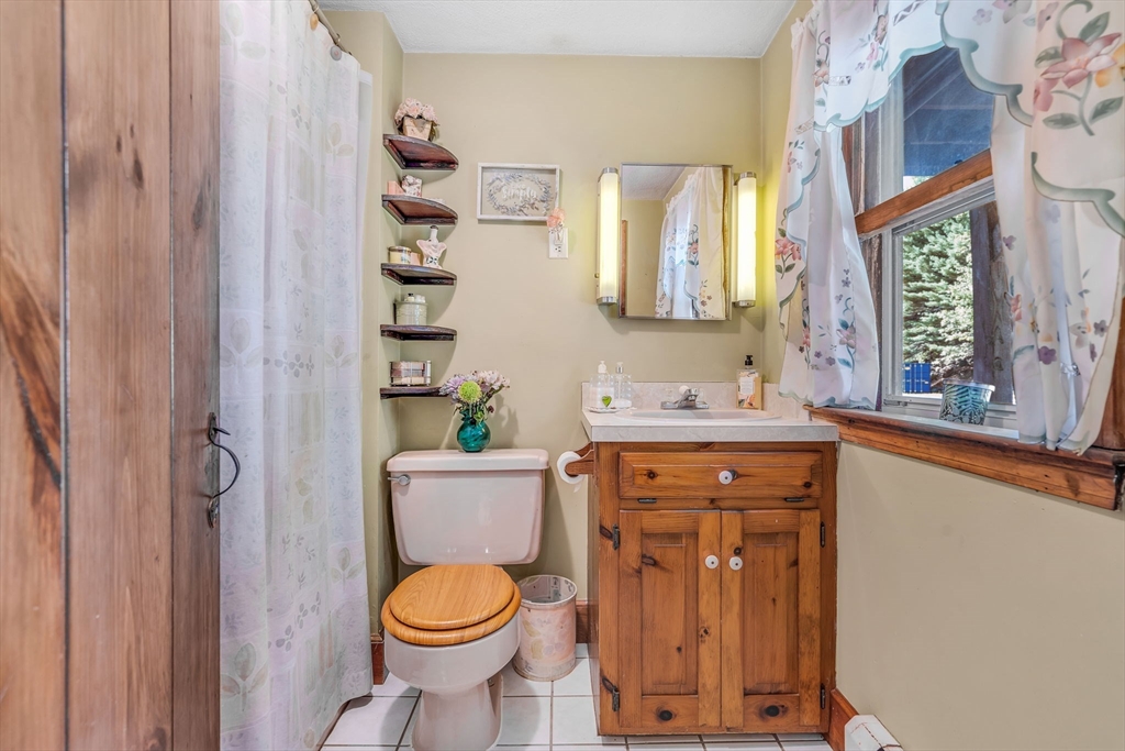 Bellingham, Massachusetts 02019, United States, 3 Bedrooms Bedrooms, ,2 BathroomsBathrooms,Residential,Active,196145