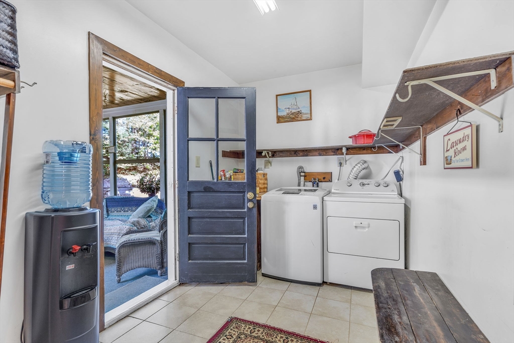 Bellingham, Massachusetts 02019, United States, 3 Bedrooms Bedrooms, ,2 BathroomsBathrooms,Residential,Active,196145