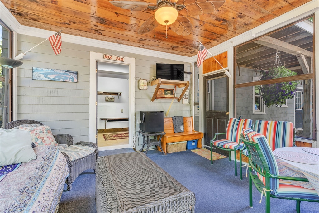 Bellingham, Massachusetts 02019, United States, 3 Bedrooms Bedrooms, ,2 BathroomsBathrooms,Residential,Active,196145