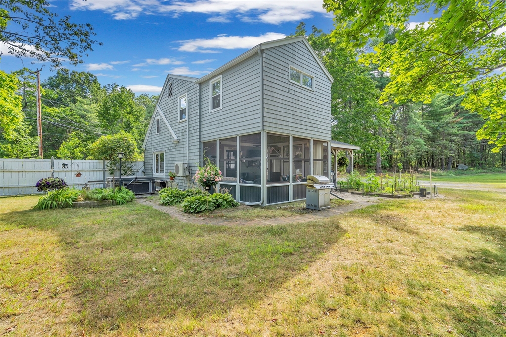 Bellingham, Massachusetts 02019, United States, 3 Bedrooms Bedrooms, ,2 BathroomsBathrooms,Residential,Active,196145