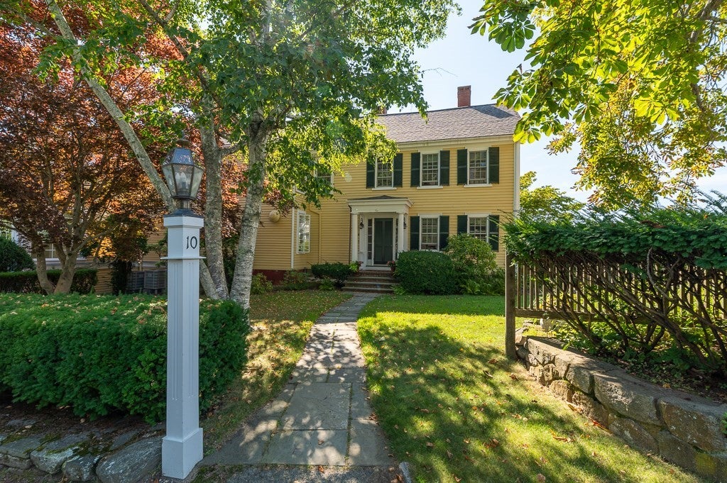 Photo of 10 Ashland Ave, Manchester, MA