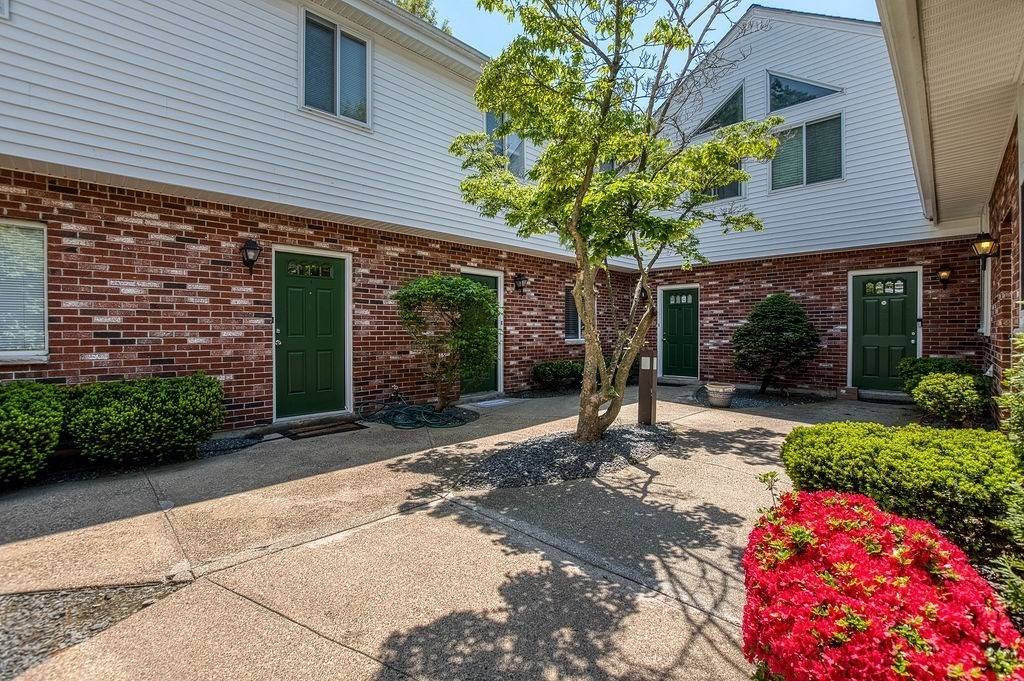 231 Lake St D