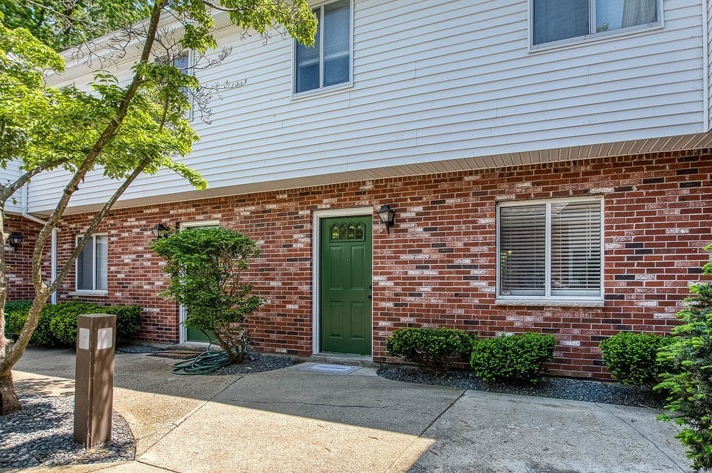 231 Lake St D