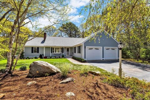 98 Old Campus Dr Falmouth MA 02536