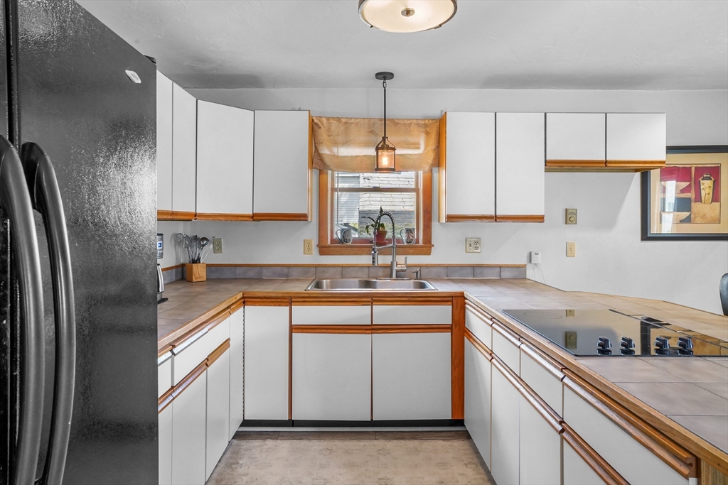 122 S Walker St, Lowell, MA Photo #29