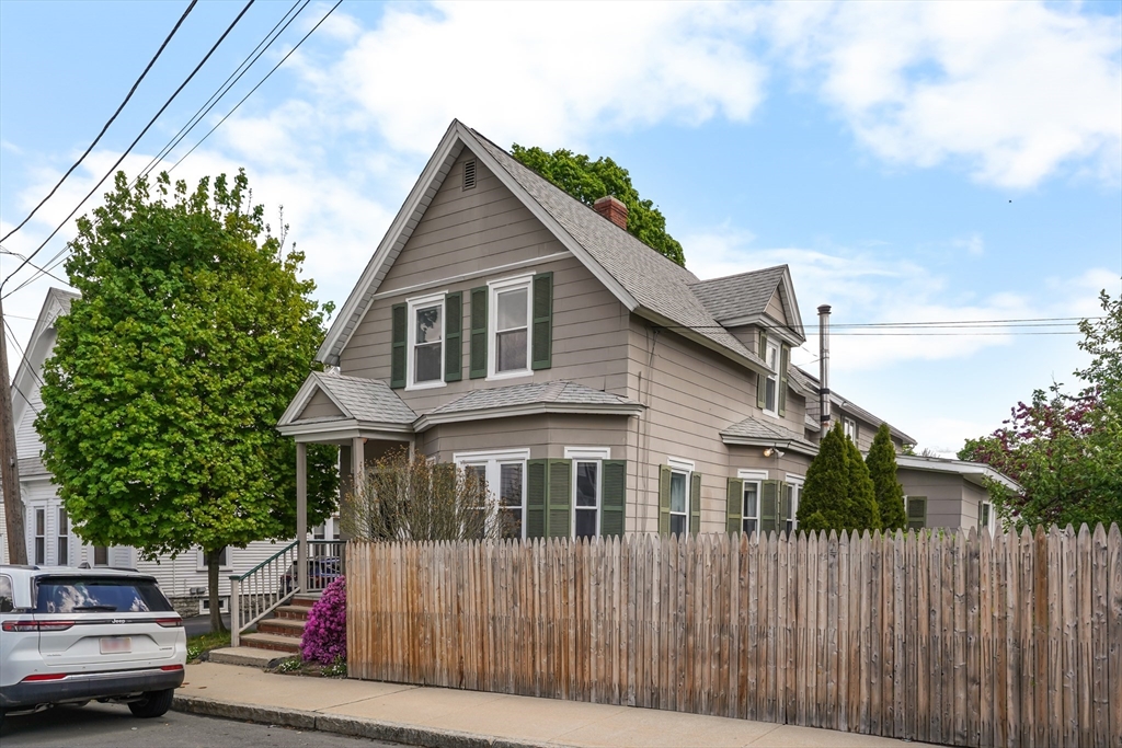Photo of 122 S Walker St, Lowell, MA
