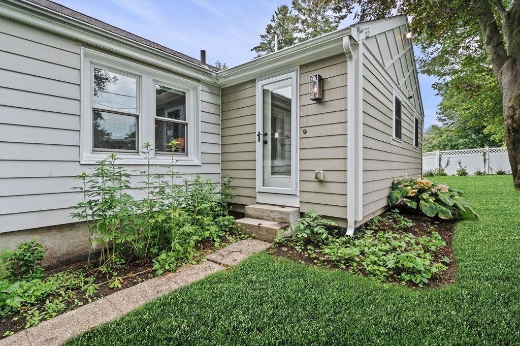 4 Batchelder Rd