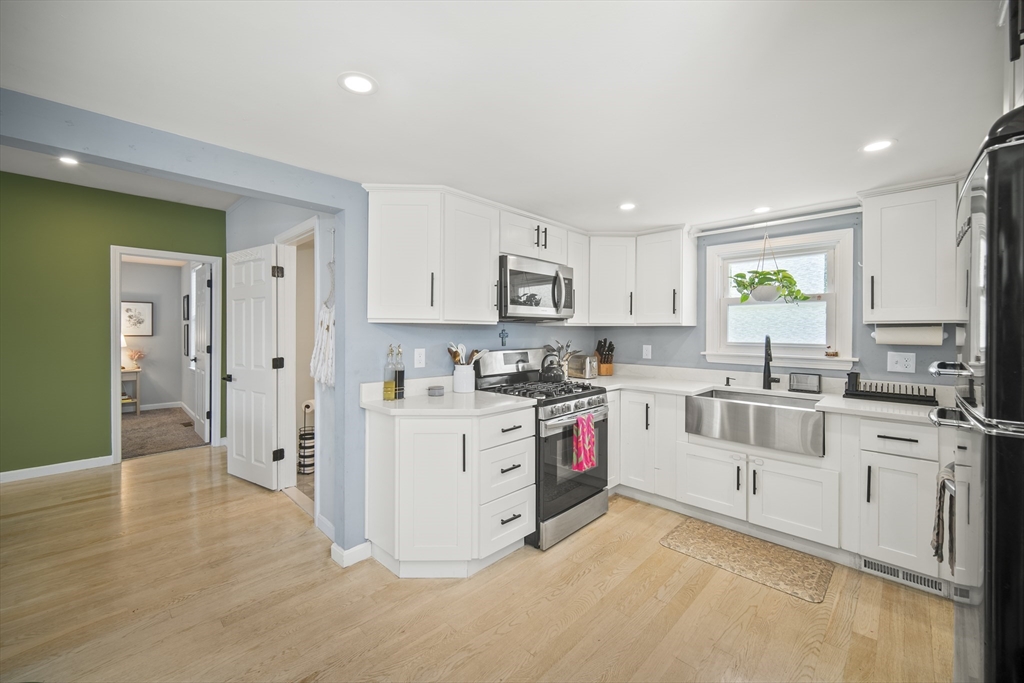 9 Mayflower Ave