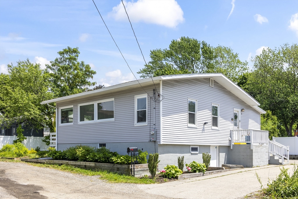9 Mayflower Ave