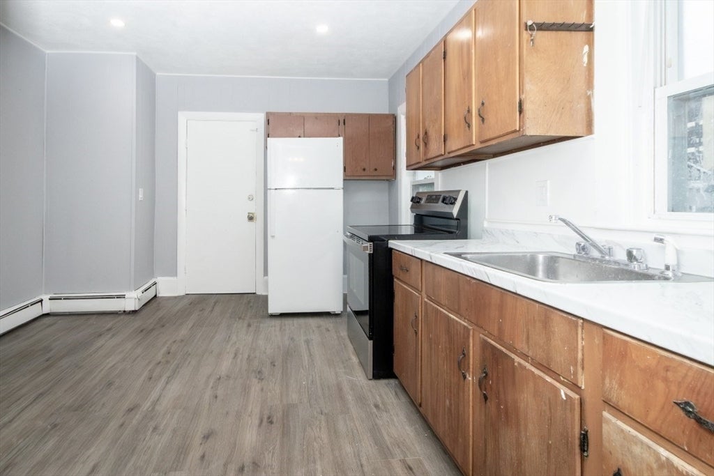 25 W Wyoming Ave 6