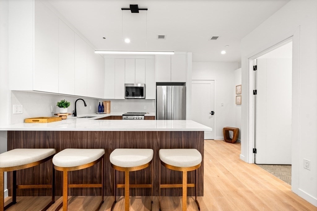 1395 Washington Street 504