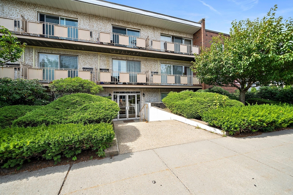 Click for 383 Langley Road #11, Newton, MA slideshow