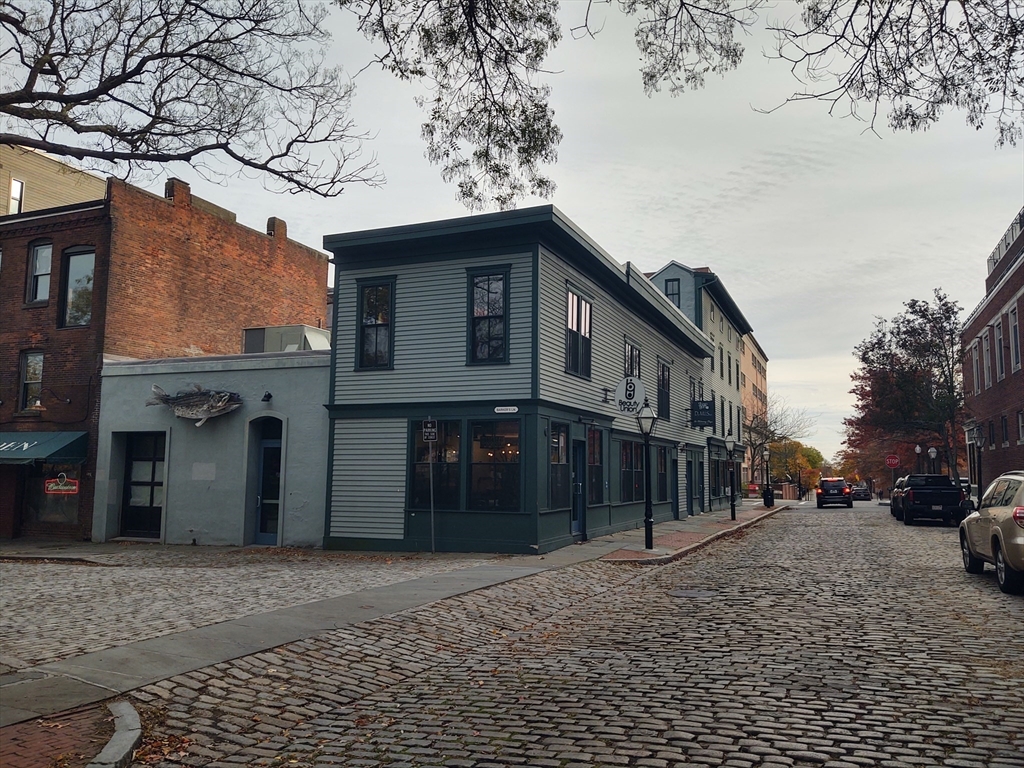 135-37 141 Union Street