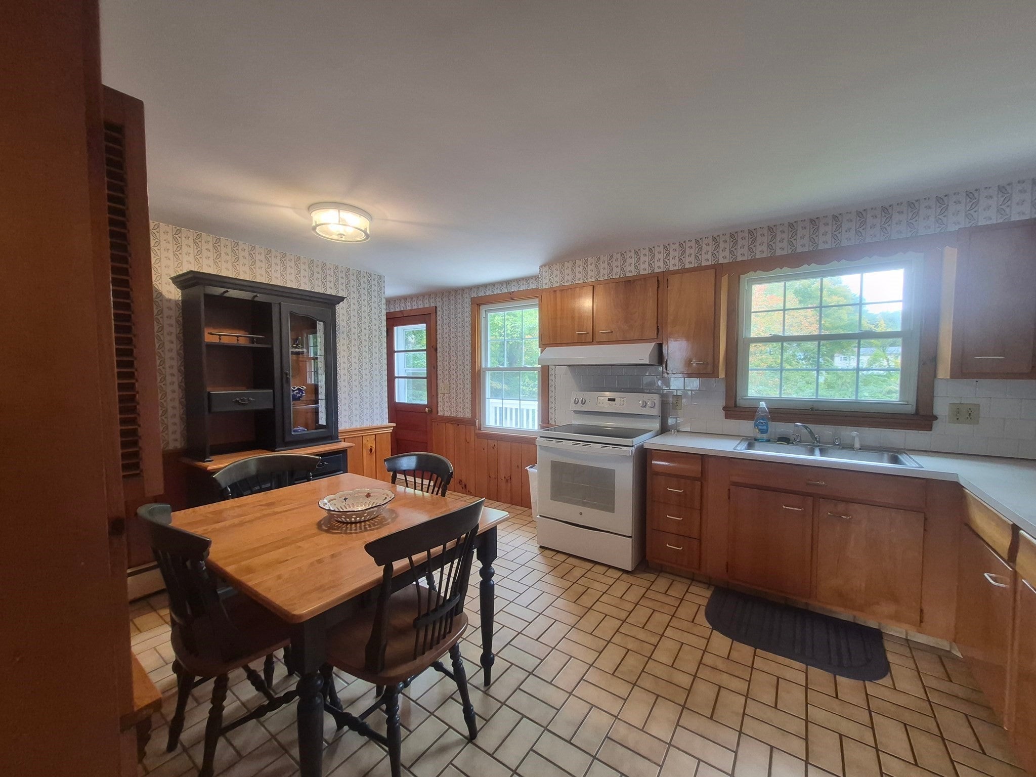 328 Lebanon Hill Rd, Southbridge, MA, 328 Lebanon Hill Rd, Southbridge, MA Photo #2