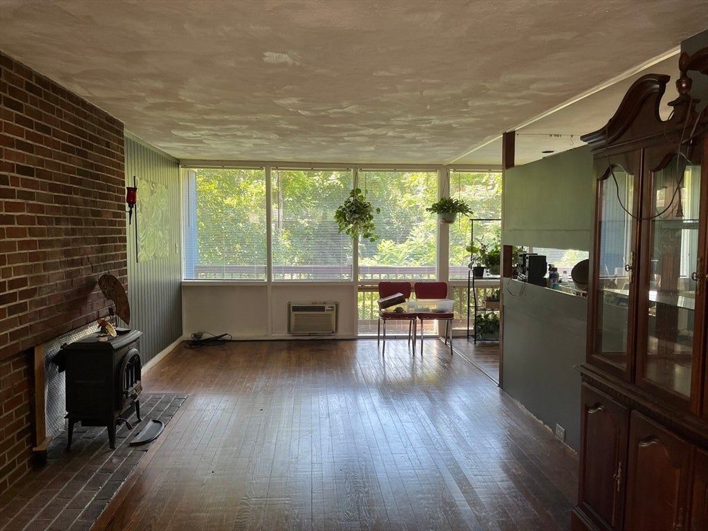 41 Iroquois Street, Worcester, MA Photo #3