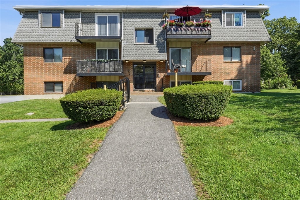 Photo of 176 Maple Ave, Rutland, MA