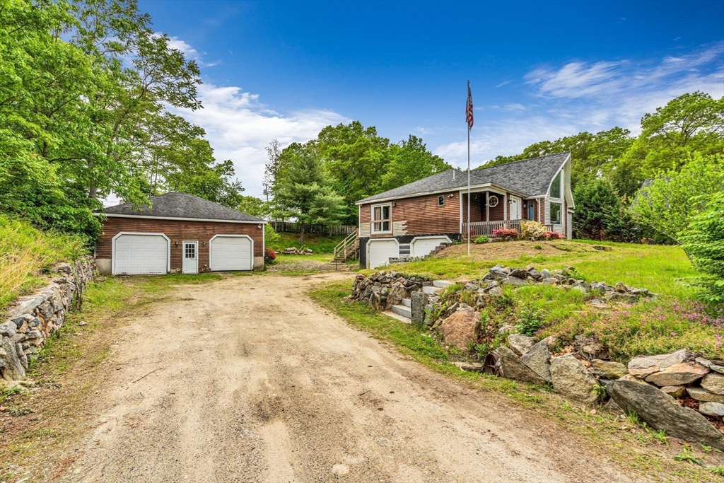 Bellingham, Massachusetts 02019, United States, 3 Bedrooms Bedrooms, ,3 BathroomsBathrooms,Residential,Pending,135664