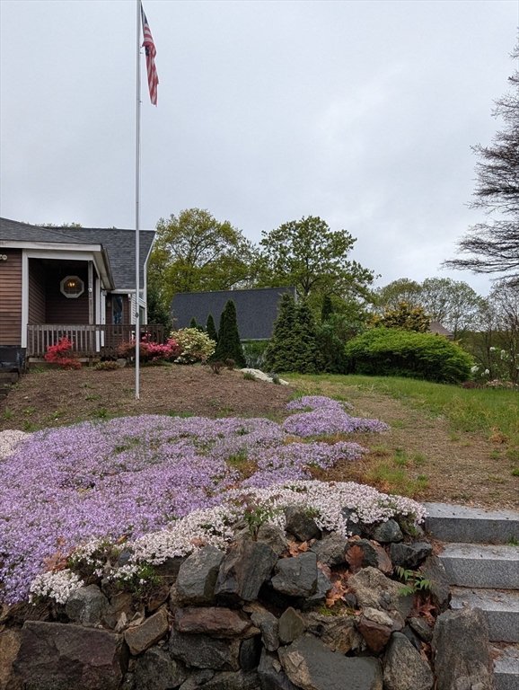 Bellingham, Massachusetts 02019, United States, 3 Bedrooms Bedrooms, ,3 BathroomsBathrooms,Residential,Pending,135664