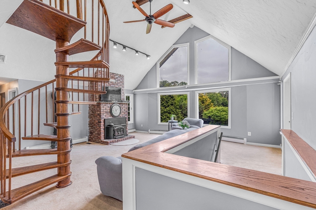 Bellingham, Massachusetts 02019, United States, 3 Bedrooms Bedrooms, ,3 BathroomsBathrooms,Residential,Pending,135664