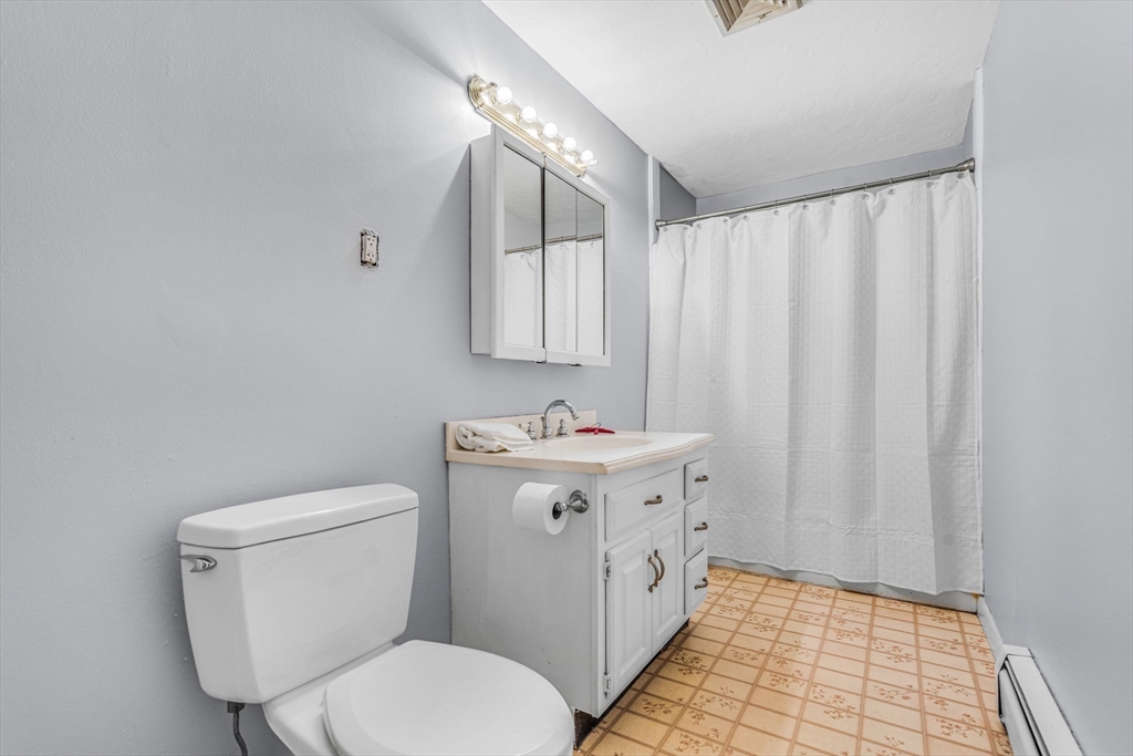 Bellingham, Massachusetts 02019, United States, 3 Bedrooms Bedrooms, ,3 BathroomsBathrooms,Residential,Pending,135664