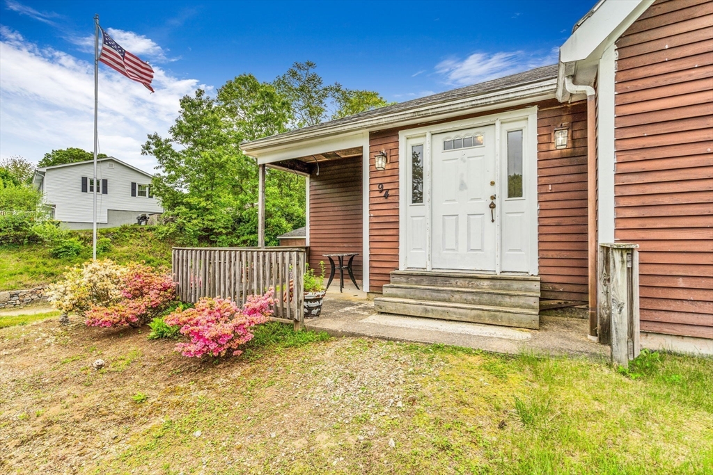 Bellingham, Massachusetts 02019, United States, 3 Bedrooms Bedrooms, ,3 BathroomsBathrooms,Residential,Pending,135664