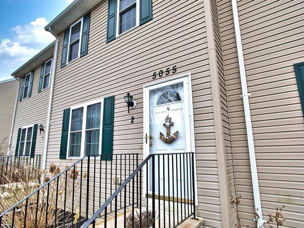 5055 N Main St 2