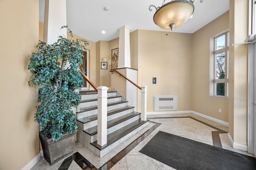 120 Wyllis Ave 222