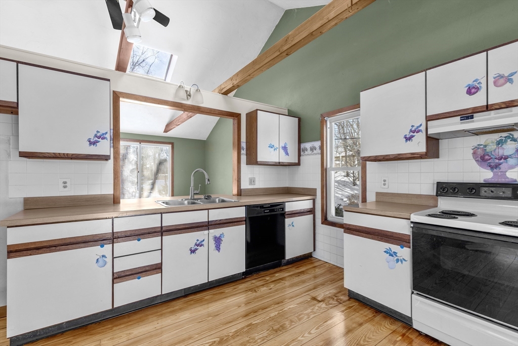 40 Menotomy Rd, Plymouth, MA Photo #9