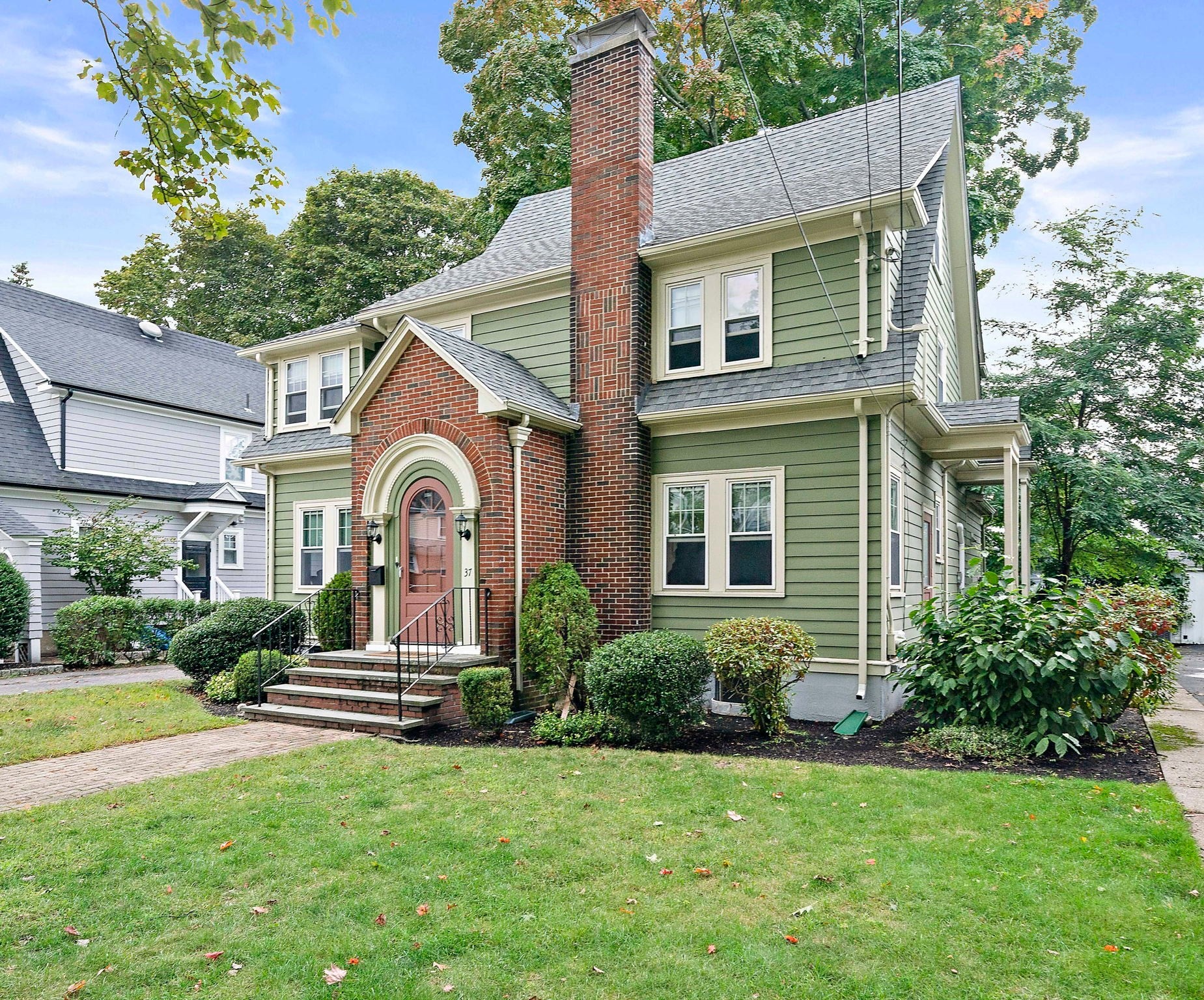 37 Theresa Rd