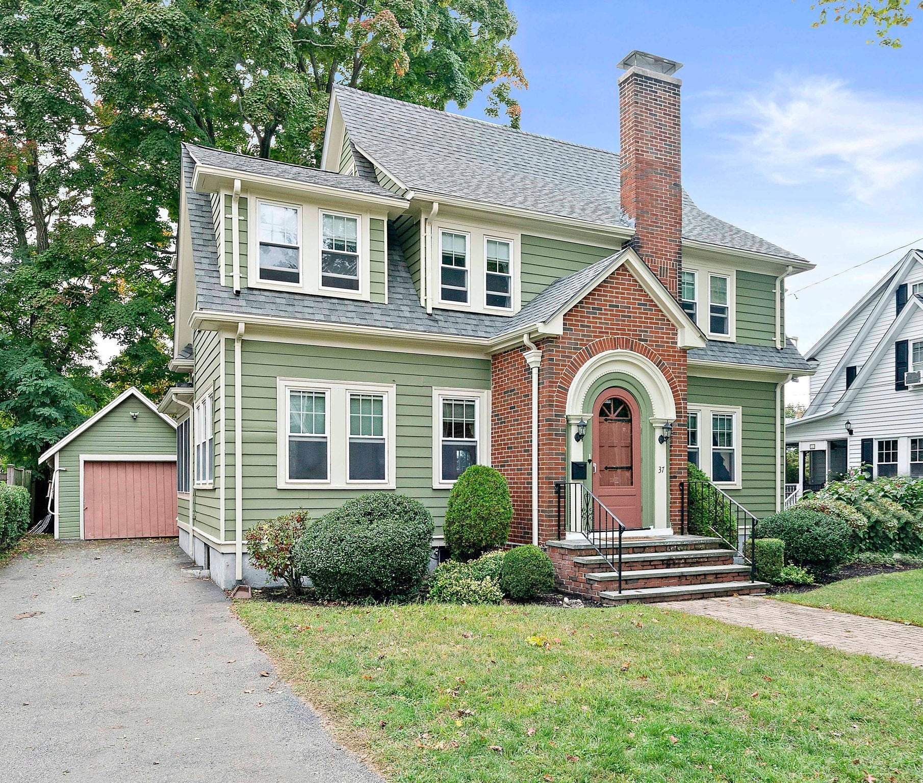 37 Theresa Rd