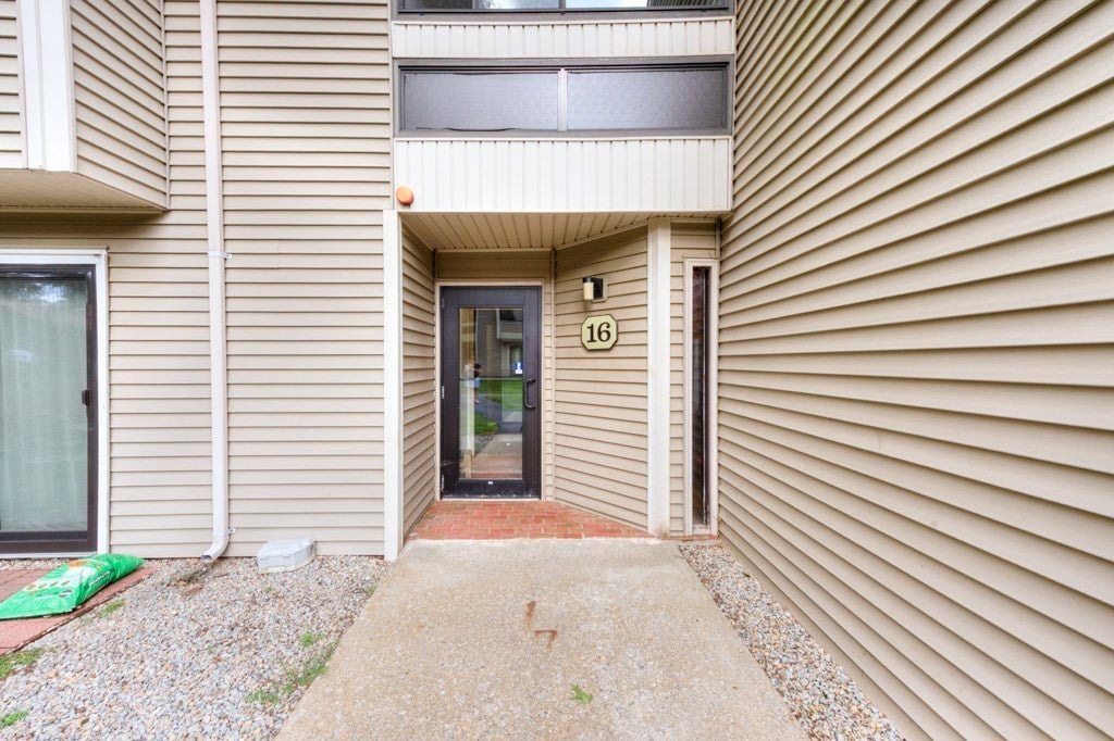 16 Thayer Pond Dr 16