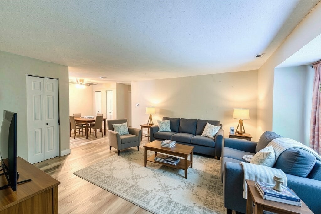 16 Thayer Pond Dr