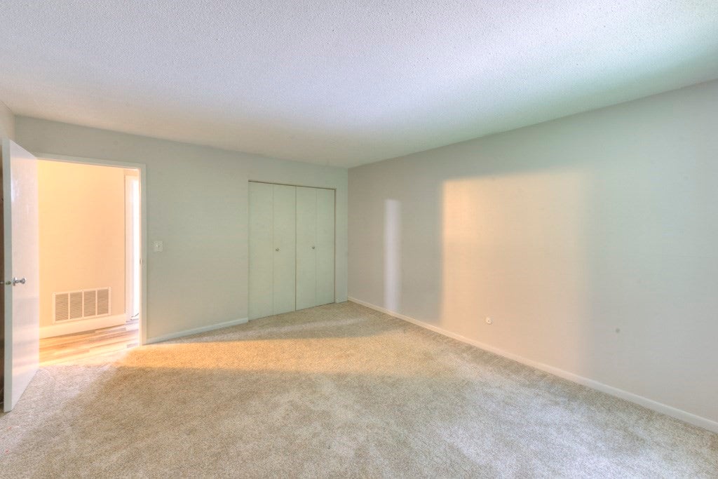 16 Thayer Pond Dr #16, Oxford, MA Photo #14