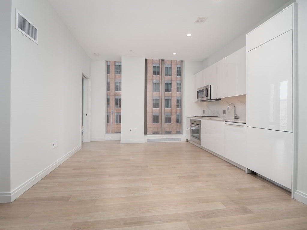 135 Seaport Blvd 526