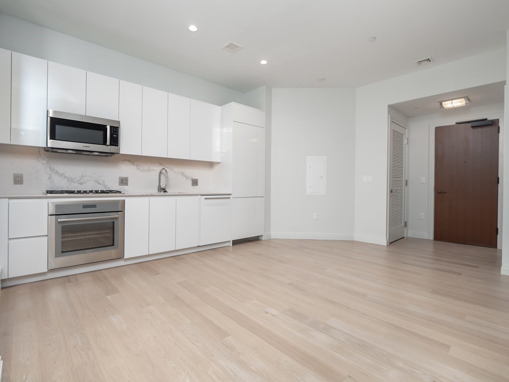 135 Seaport Blvd 526