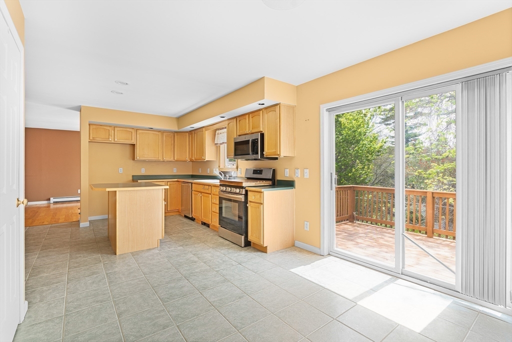 19 Pinehurst Ave, Saugus, MA Photo #7