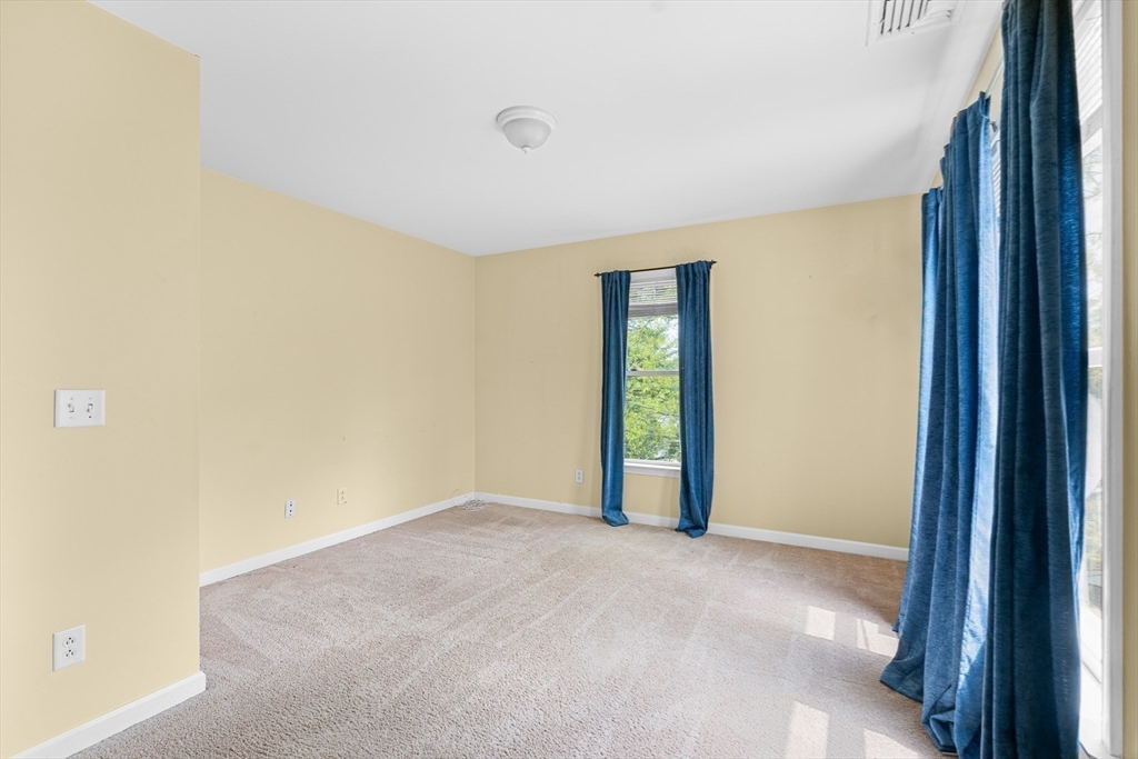 19 Pinehurst Ave, Saugus, MA Photo #11