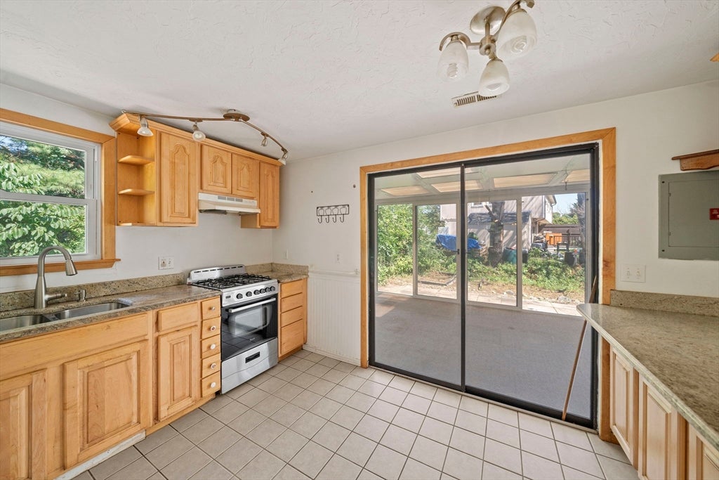 23 Hayward ST #23, Randolph, MA, 23 Hayward ST #23, Randolph, MA Photo #4
