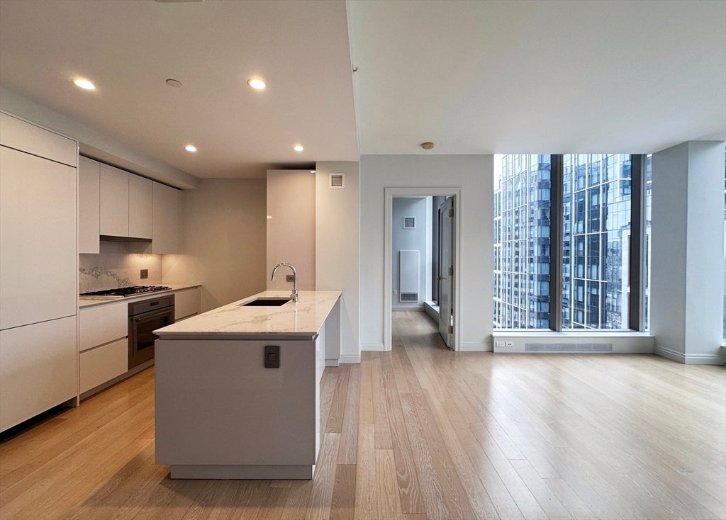 135 Seaport Boulevard #1705 Floor 17
