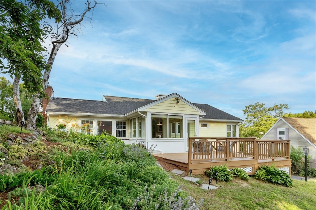 10 Ridge St