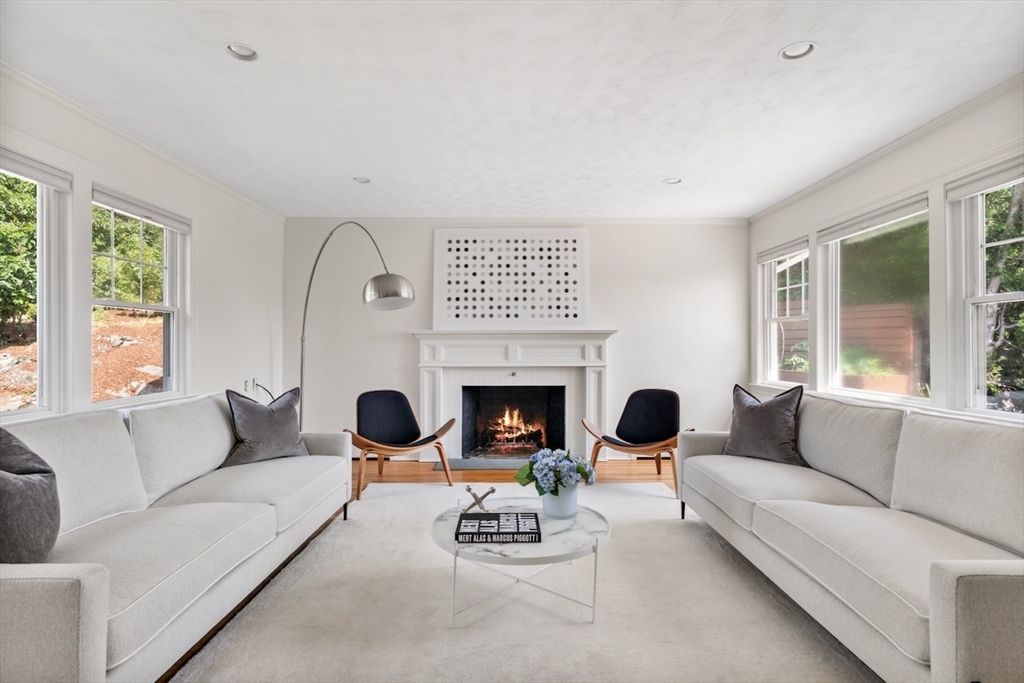 10 Ridge St