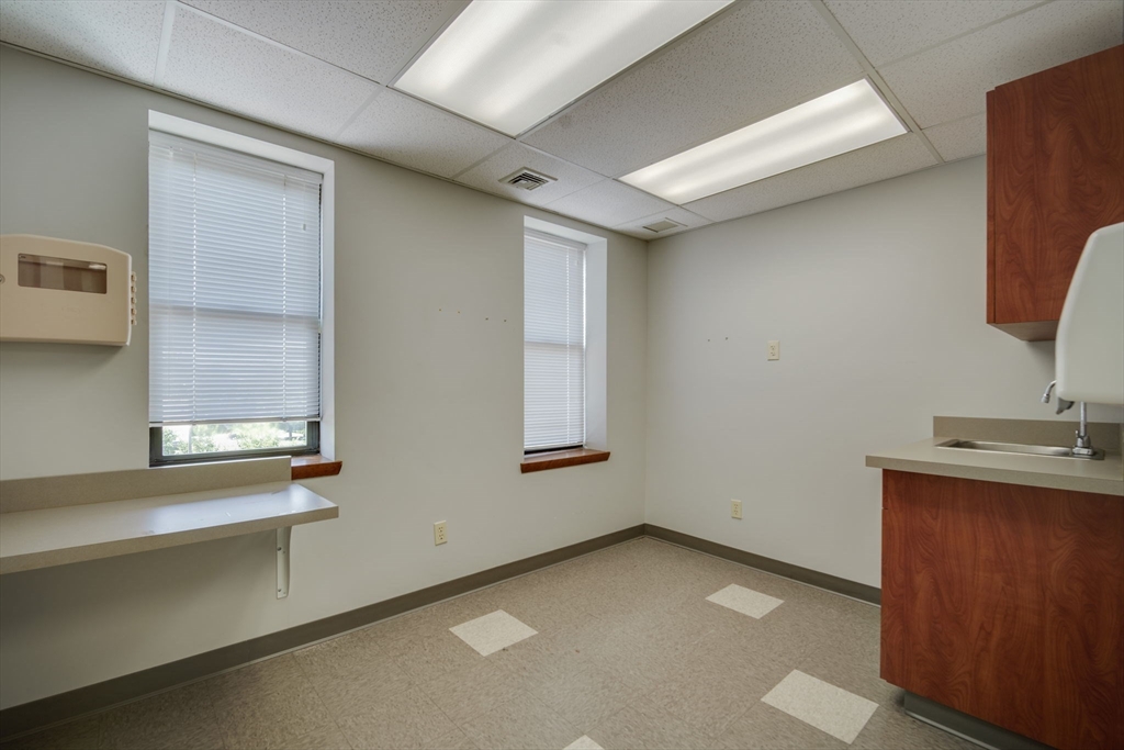 Springfield, Massachusetts 01103, United States, ,Residential,Active,76870