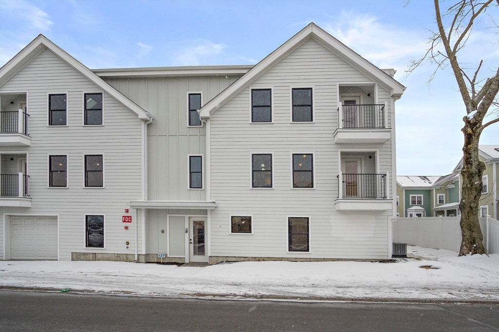 127 E Cottage St 1